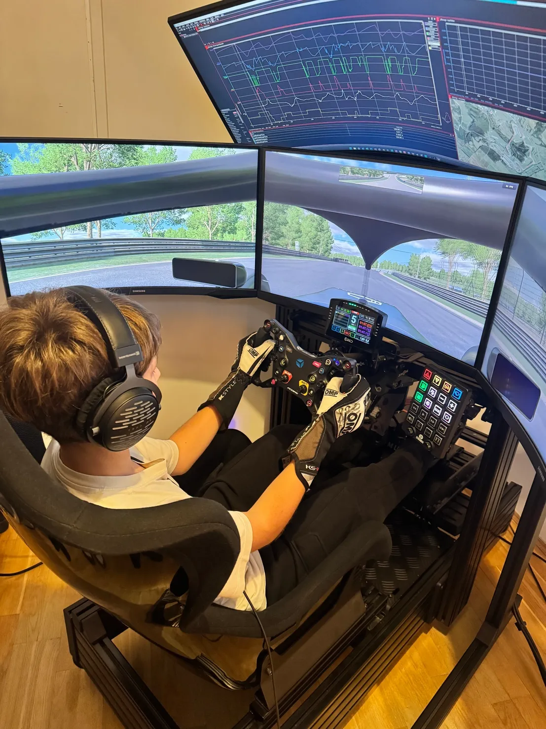 Miejsce dla Ciebie, aby doskonalić bezpieczną jazdę i umiejętności wyścigowe